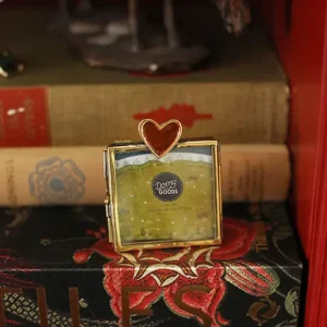 Bilderrahmen Pyar Heart von Doing Goods Sonderangebot