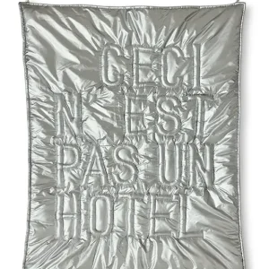 Sale Wandkunst 'Ceci n'est pas un hôtel' von HKliving